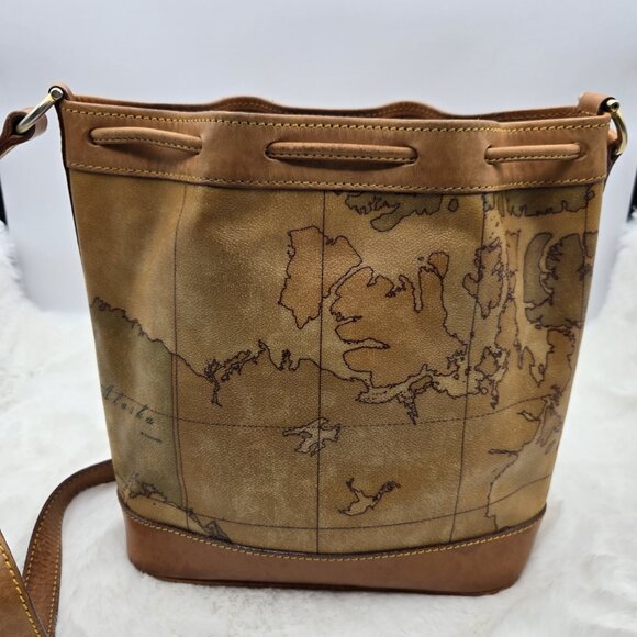 Alviero Classe Geo Classic bucket bag - Picture 3 of 14